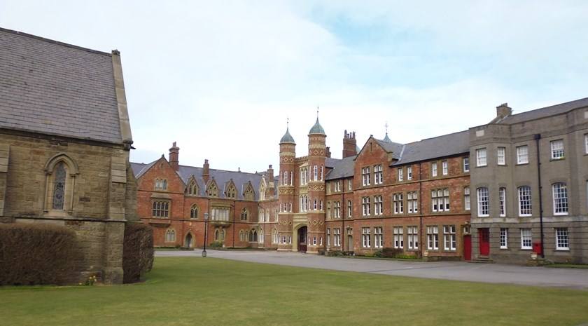 罗素学校