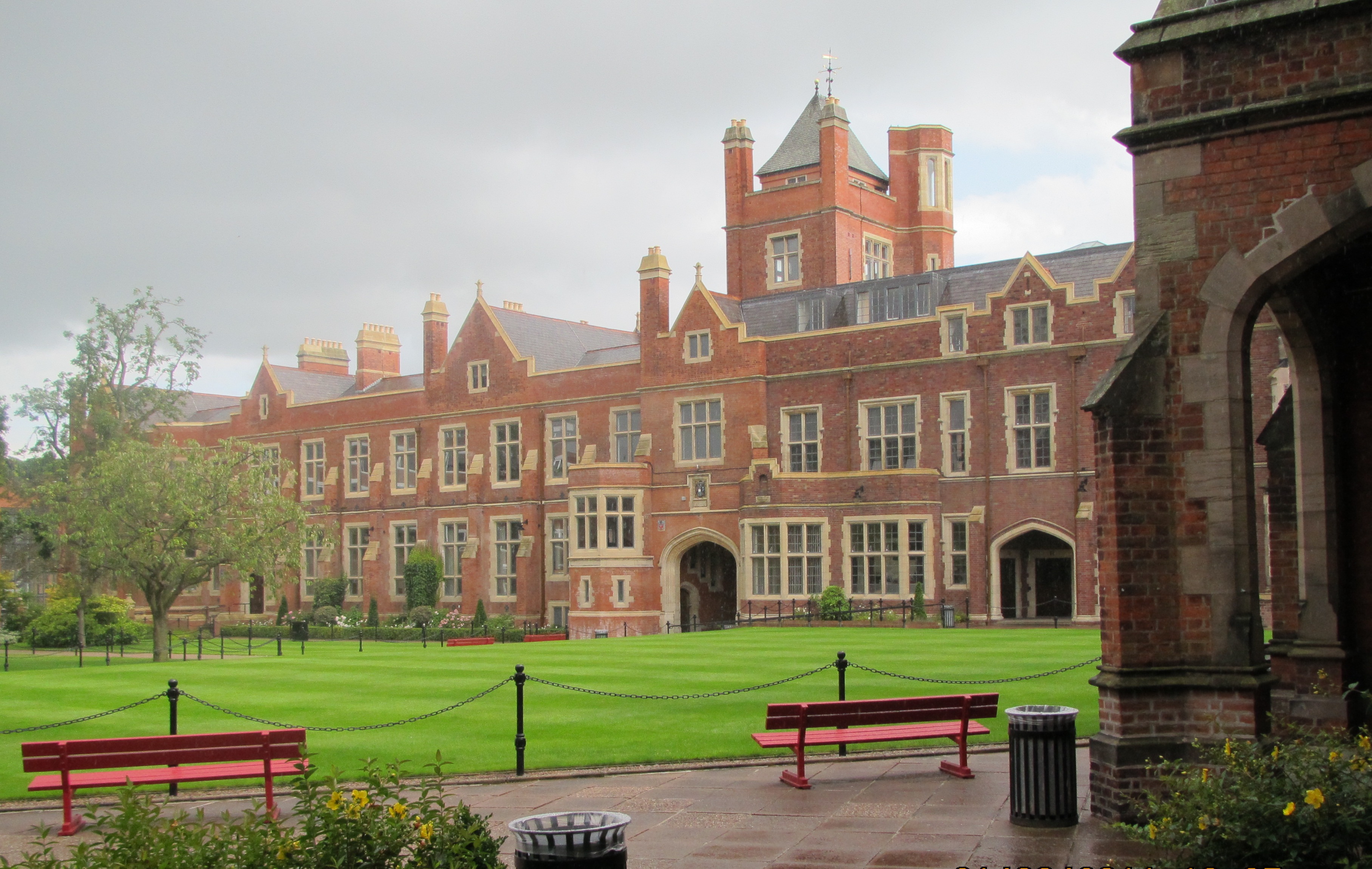 贝尔法斯特女王大学